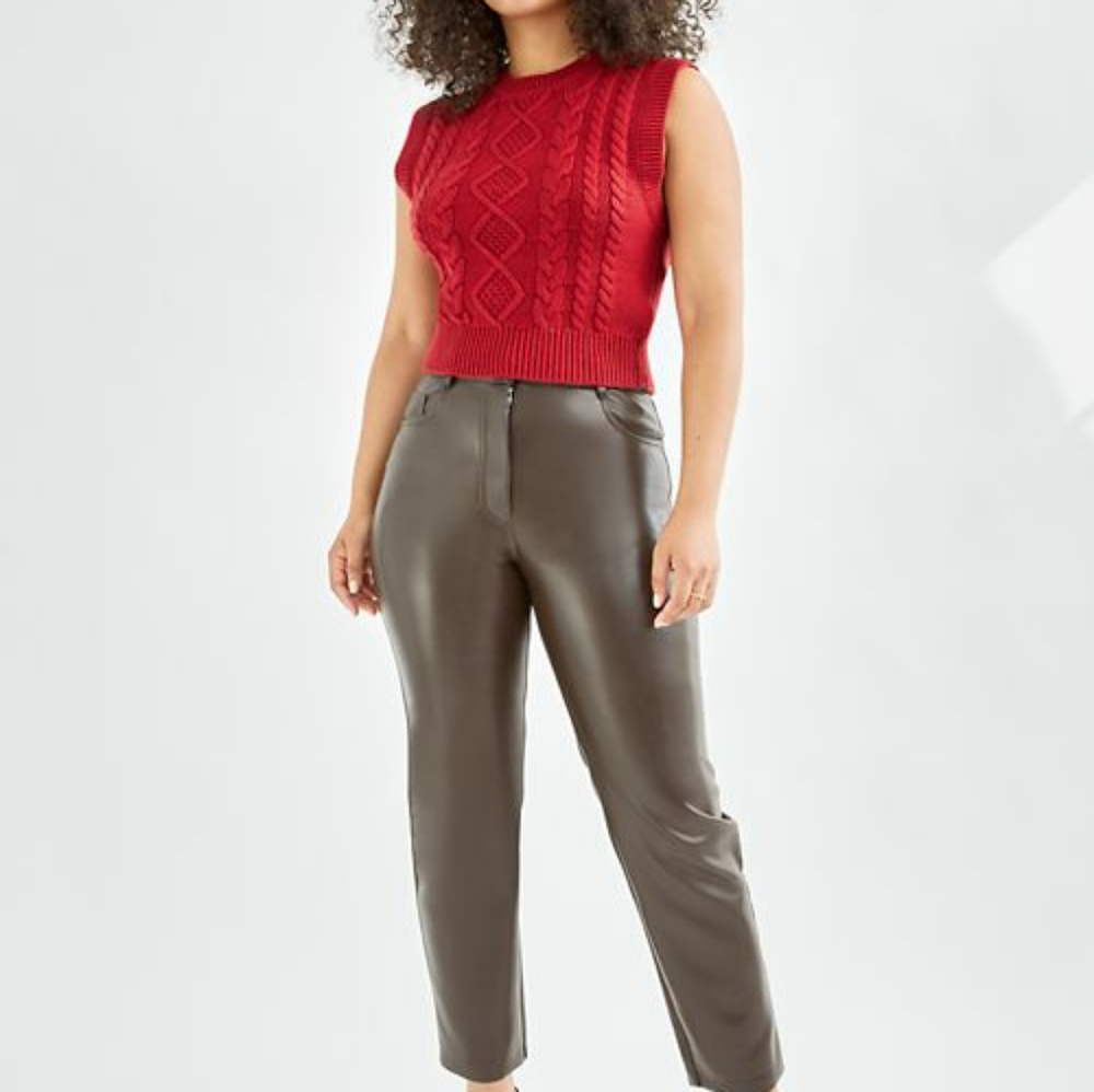 Aritzia Alps/Lia Vest Red